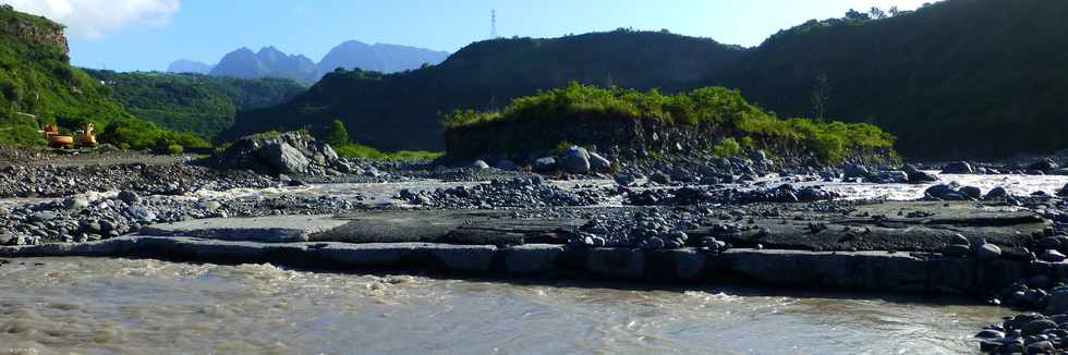 15 mars 2015 - Radier du Ouaki - Bras de Cilaos en crue une semaine aprs le passage d'Haliba