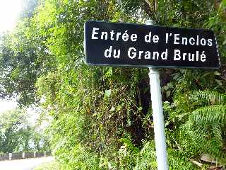 Grand Brl - Route des laves - Panneau Entre de l'Enclos du Grand Brl