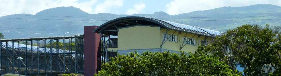 St-Pierre - Ligne des Bambous - Collge vu du stade