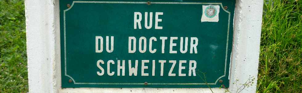 La Rivire Saint-Louis - Rue du Docteur Schweitzer - Trous dans chausse - fvrier 2013