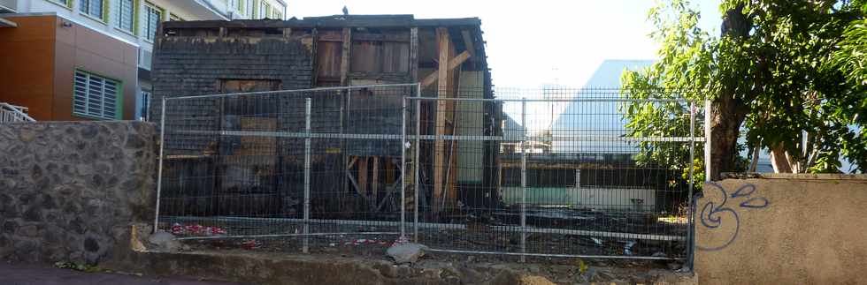 8 mai 2016 - St-Pierre - Ancienne Maison Choppy Ecole des Frres aprs effondrement du toit-