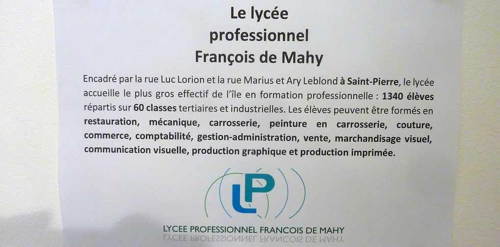 25 mai 2016 - St-Pierre - Capitainerie- Exposition du LP Franois de Mahy - L'art hors les murs ... lycens -
