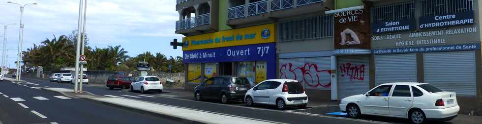 23 octobre 2016 - St-Pierre - Pharmacie du Front de mer - Ouverte 7 jours sur 7, de 8h  minuit