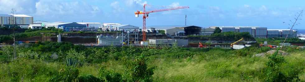 7 mai 2017 - St-Pierre - chantier de construction par Albioma - ex-Sechilienne-Sidec, de la turbine  combustion ...