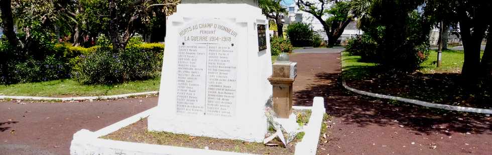 11 novembre 2018 - St-Pierre - Monument aux morts place de l'htel de ville -