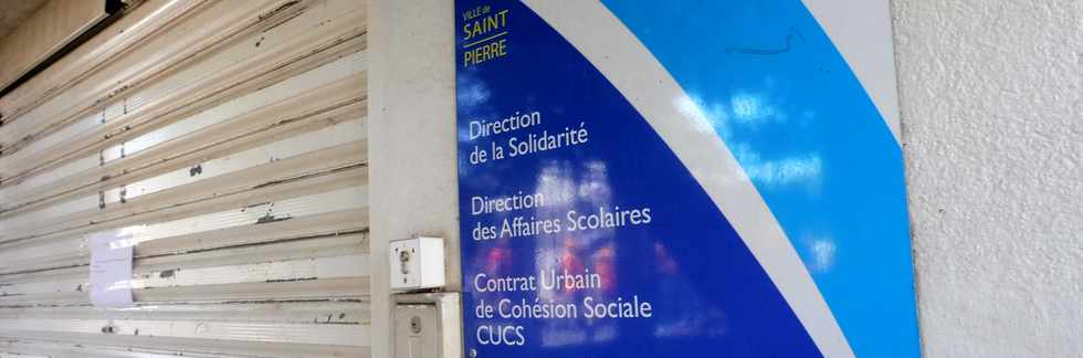 9 mai 2019 - St-Pierre - Manifestation des fonctionnaires contre le projet de de loi de rforme des services publics - Services municipaux ferms